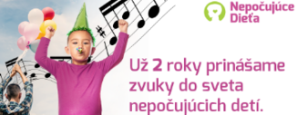 Nepočujúce dieťa oslavuje 2. narodeniny